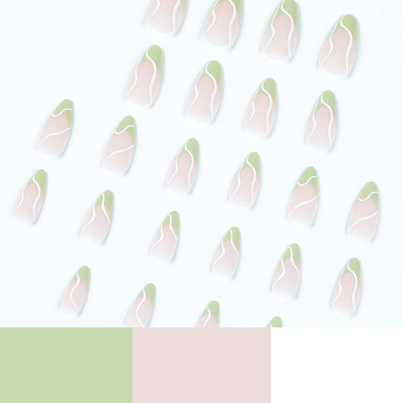 Elegante Kunstnägel mit floralem und modernem Design Karnz