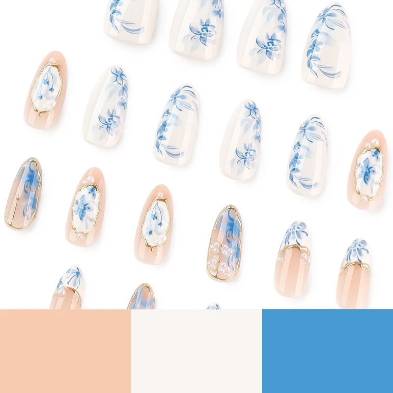 Elegante Künstliche Nagelgestaltung mit floralem Design Karnz