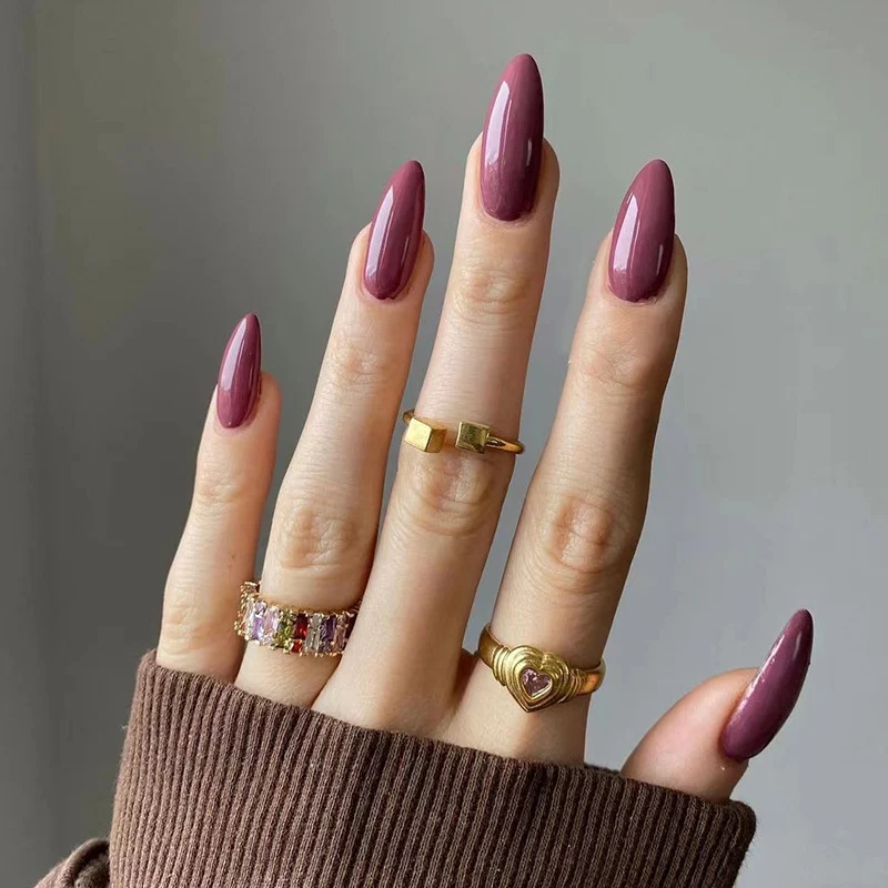 Elegante Acryl-Nägel mit Hochglanz-Finish Karnz