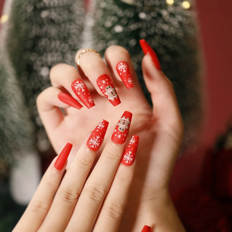 Elegante Acryl-Nägel mit goldenen Akzenten Karnz