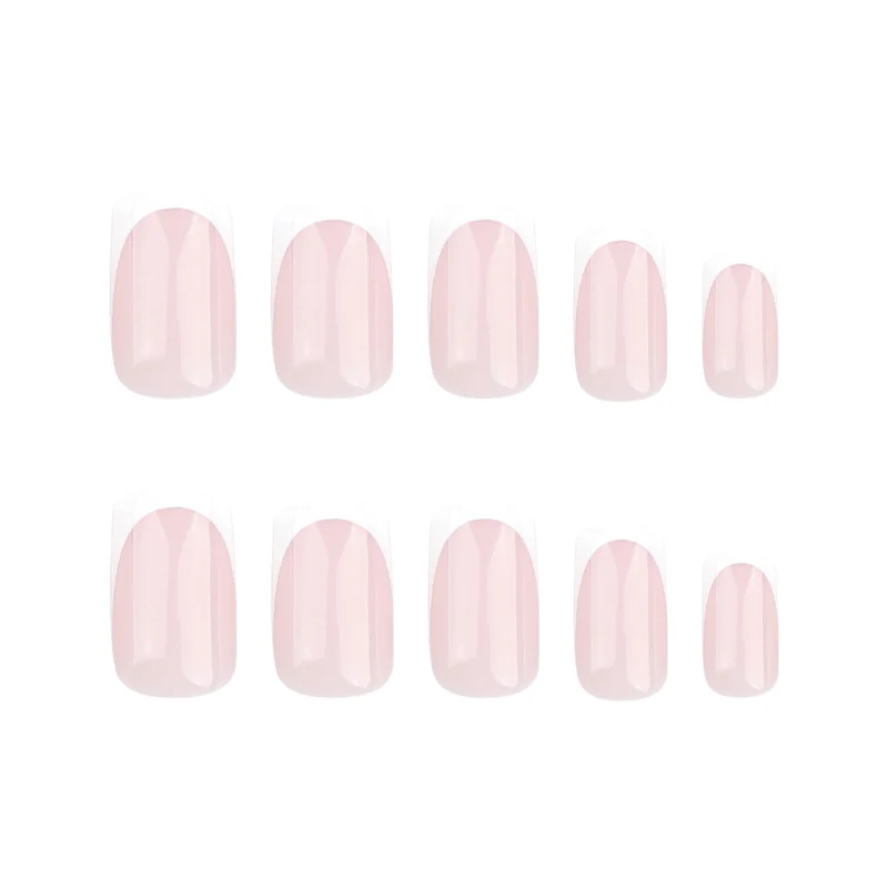 Elegant Maniküre mit Premium Nageldesign Karnz