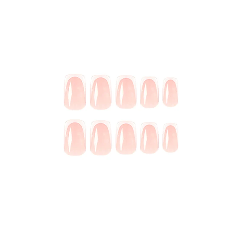 Acryl-Nägel mit elegantem French-Tip Karnz