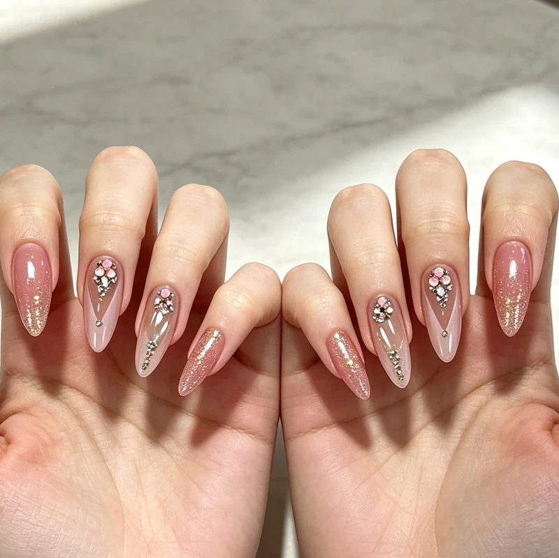 Glitzernde Blumen-Nagelkunst Karnz