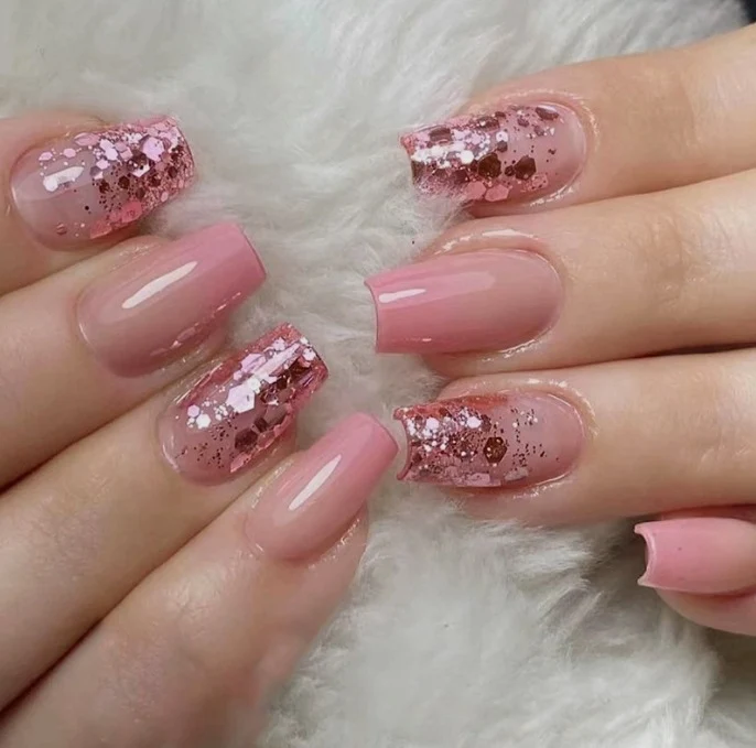 Glitzernde dekorative Nagelkunst-Verbesserungen Karnz