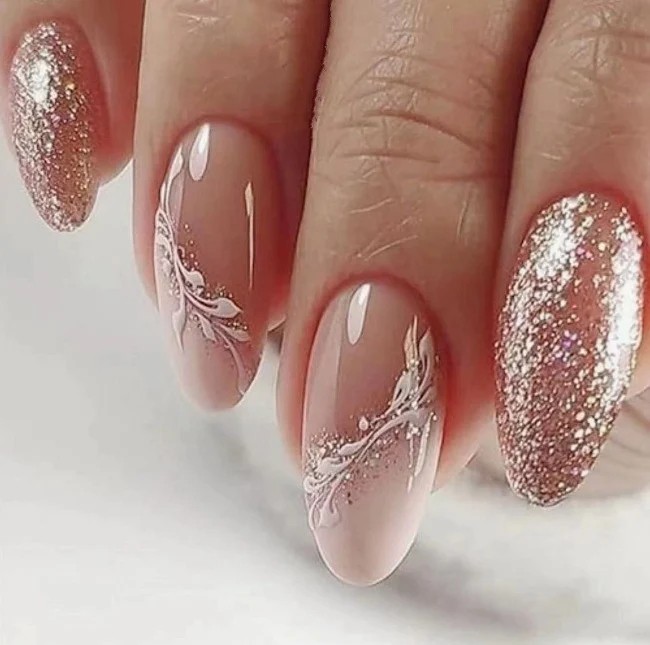 Glitzernde florale Nagelkunst Karnz