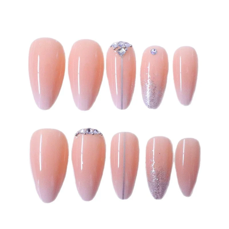 Glamouröse mit Strass verzierte Nagelkunstverlängerungen Karnz
