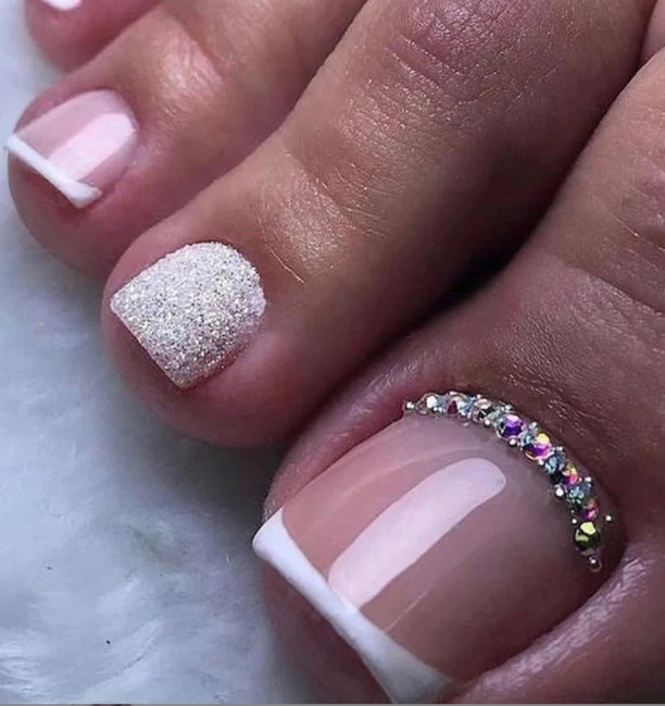 Glamouröse Nagelkunst-Verzierungen Karnz