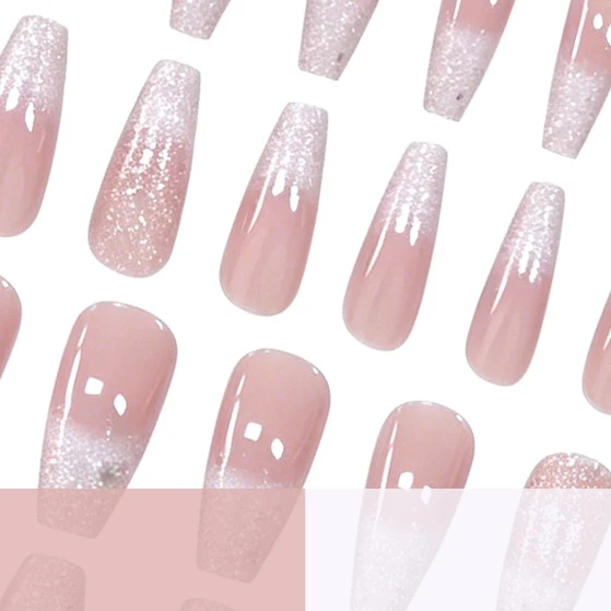 Glamouröse Glitzer-Nagelverlängerungen Karnz