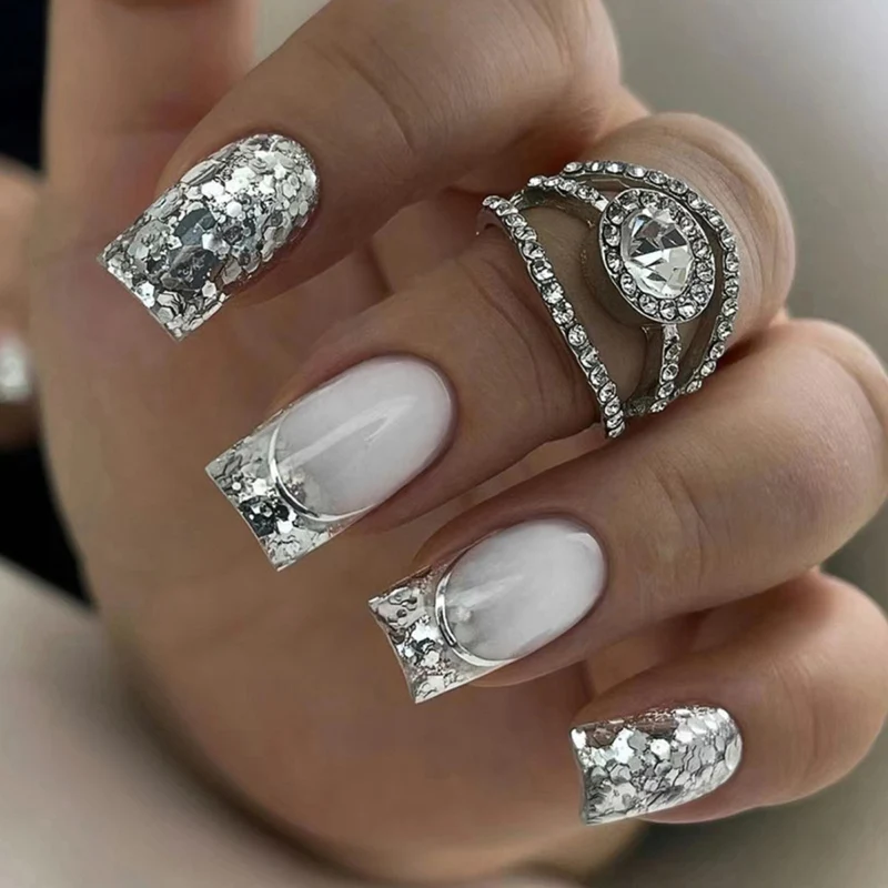 Glamouröse Glitzer-Acrylnagelverlängerungen Karnz