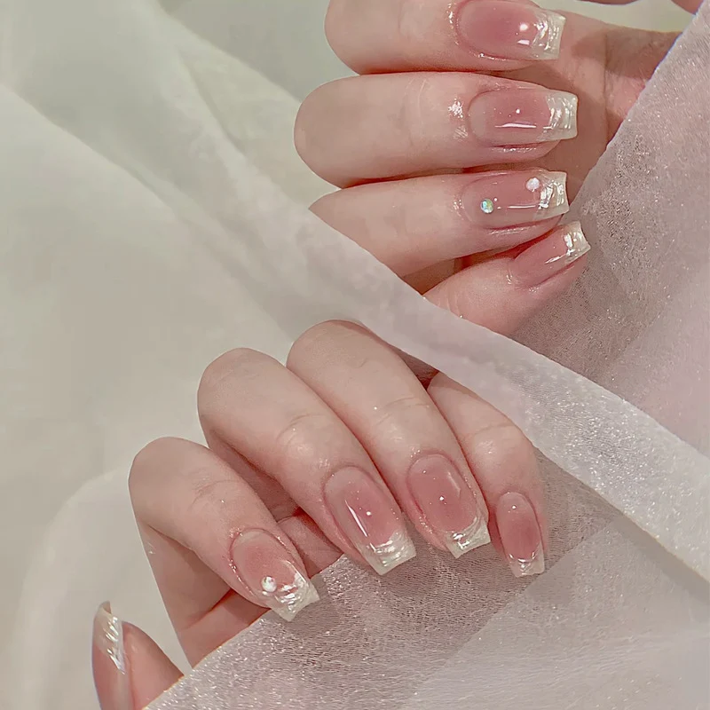 Elegante French Tip Gel Press-On Nägel Karnz