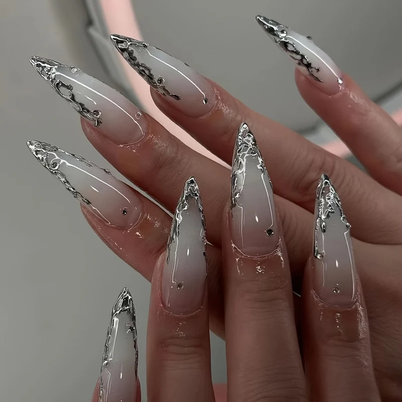 Trendy scharfeckige Nagelverstärkungen Karnz