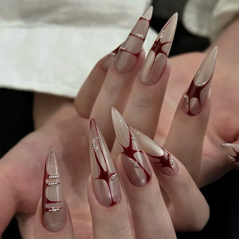 Künstlerische Stiletto Press-On-Nägel mit einzigartigem abstraktem Design Karnz