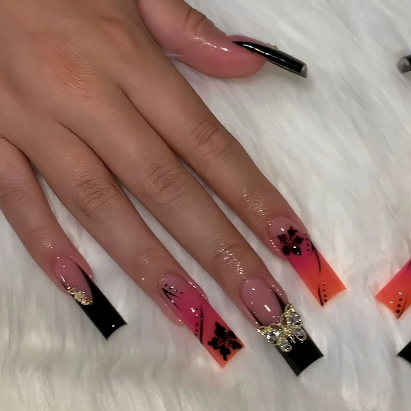 Luxuriöses verziertes Press-On-Nagel-Set Karnz