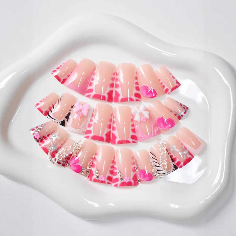 Glamorous Nail Art Karnz
