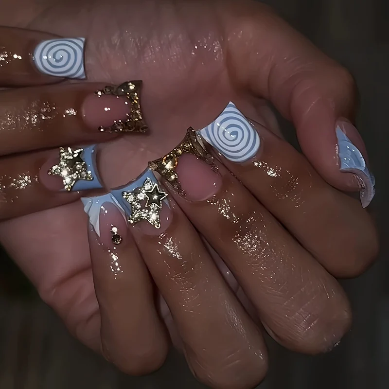 Glamouröse Blumenschmuck-Nagelverlängerungen Karnz