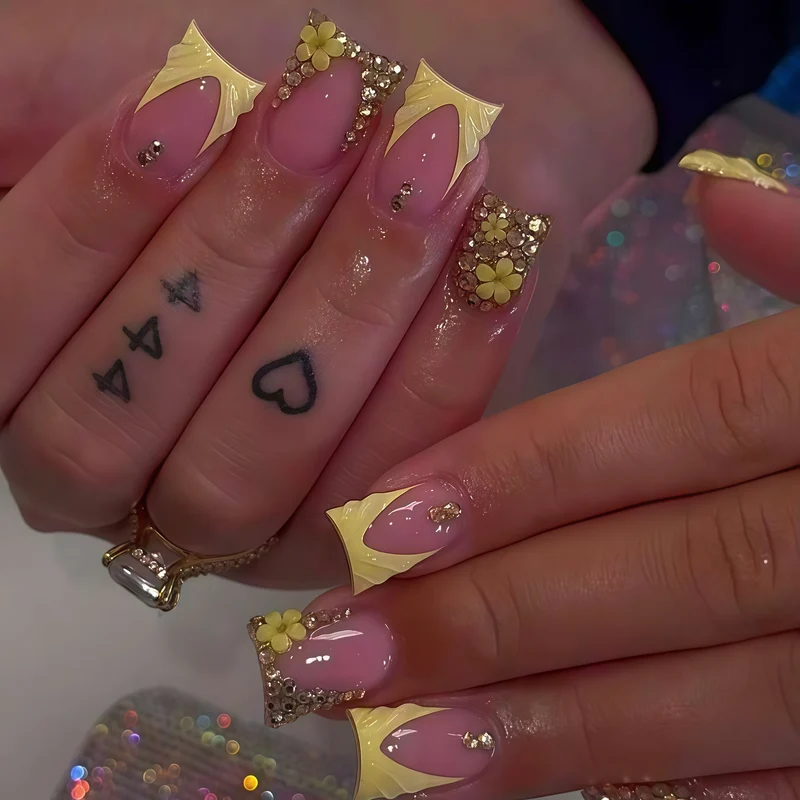 Glamouröses dekoratives Nagelkunst-Set Karnz