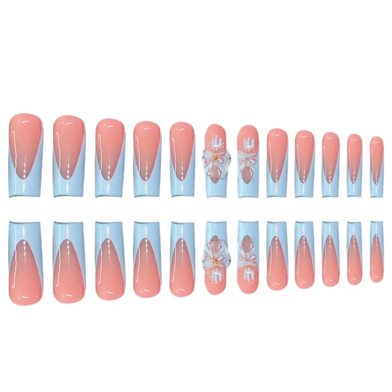 Blumenverzierte Nagelverzierungen Karnz