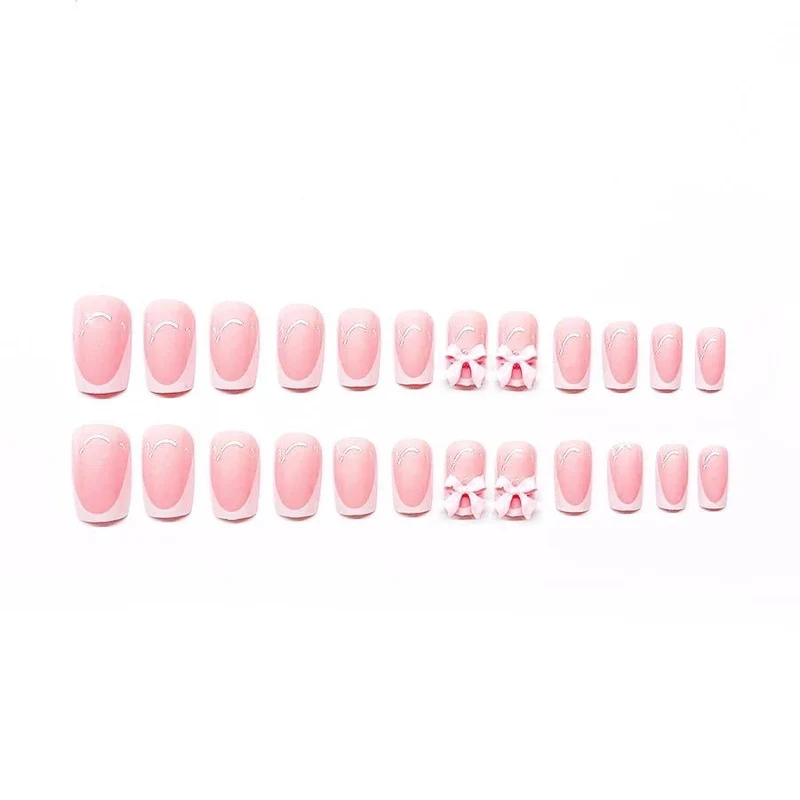 Elegantes French Tip Nagelkunst Set Karnz