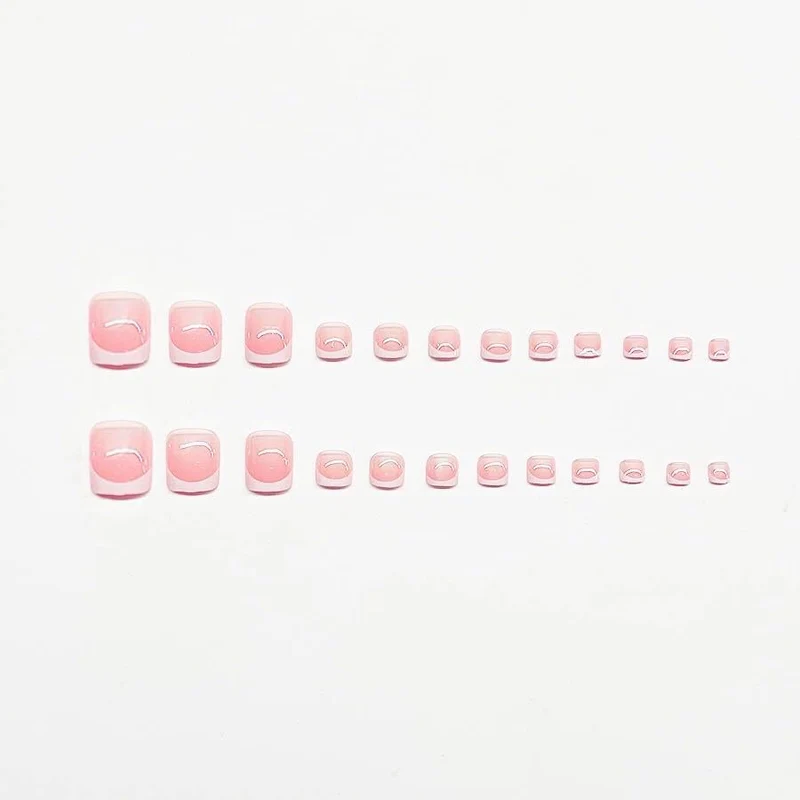 Elegantes French Tip Nagelkunst Set Karnz