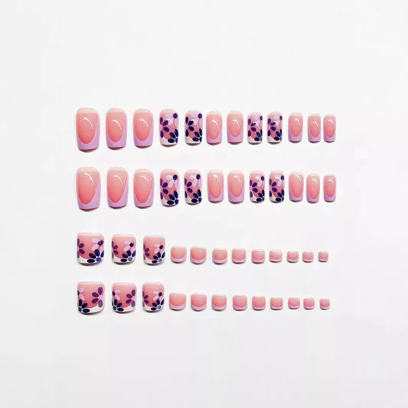 Elegante florale Press-On-Nagelverzierungen Karnz
