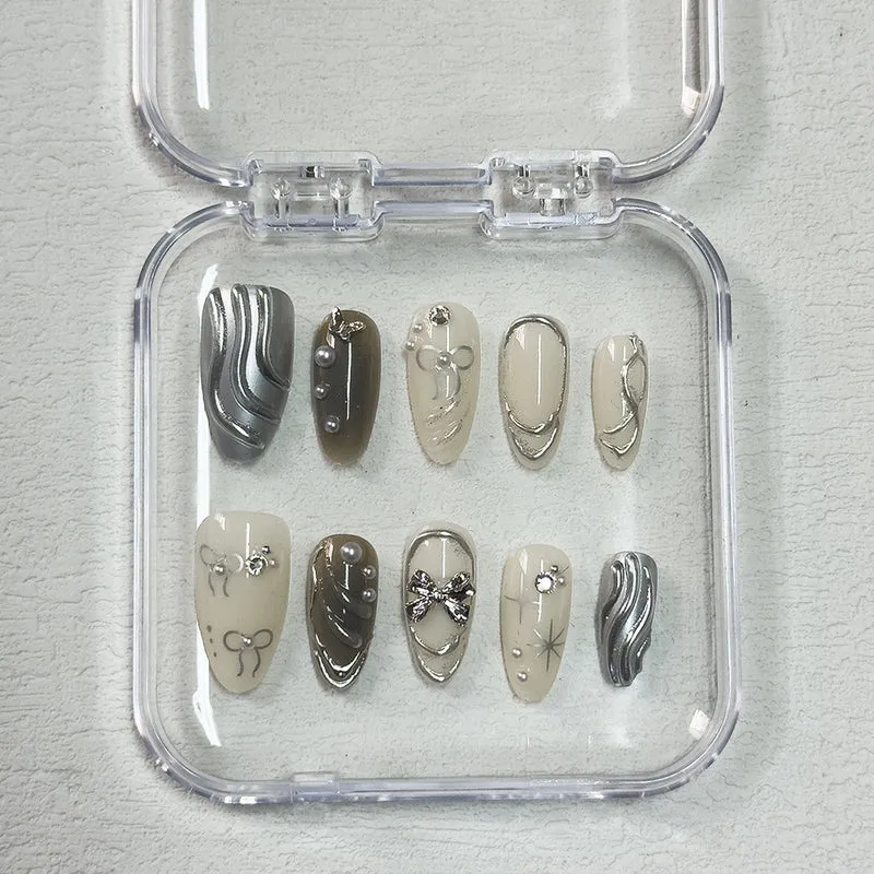 Elegante dekorative Nagelverstärkungen Karnz