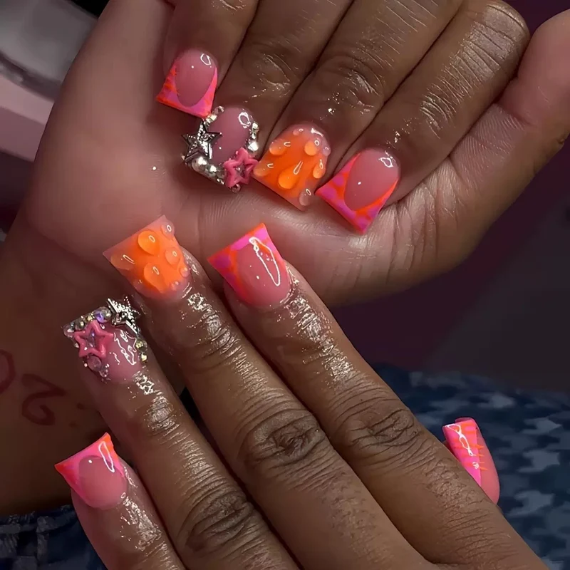 Dekorative Gel-Nagelveränderungen Karnz
