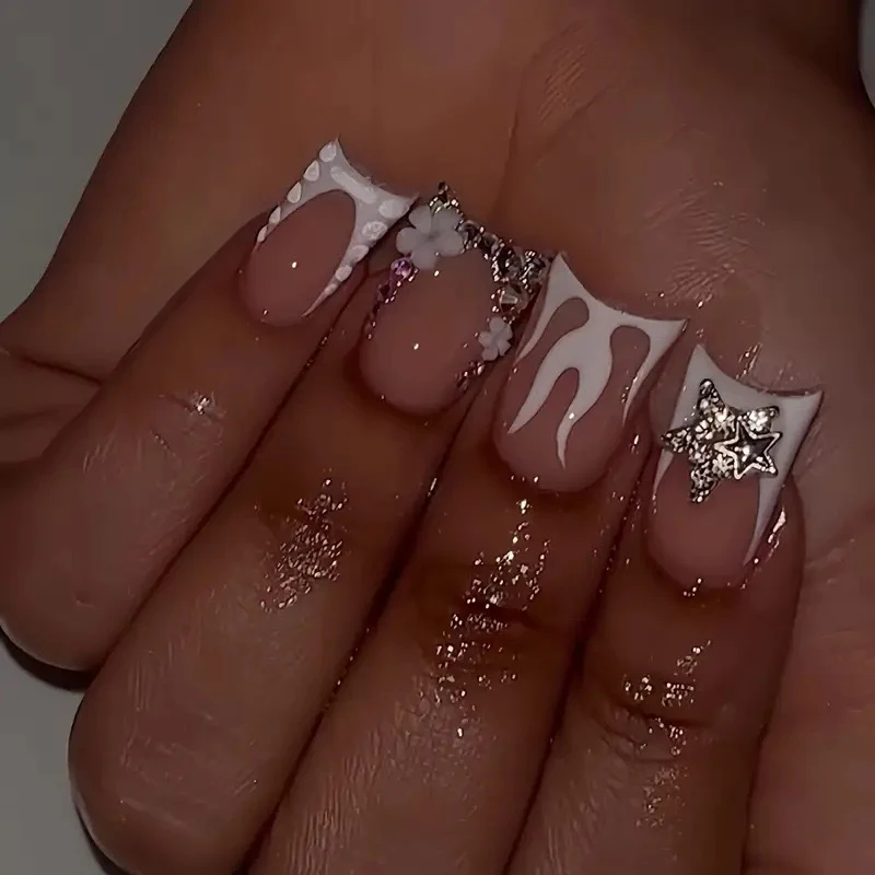 Dekorative Gel-Nagelveränderungen Karnz