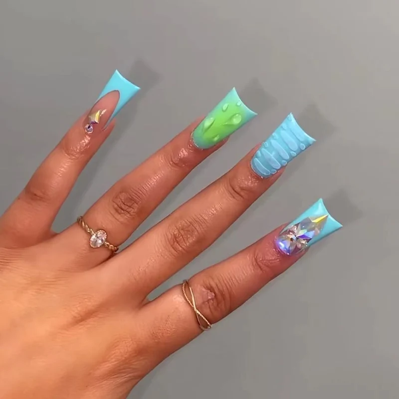 Dekorative Gel-Nagelveränderungen Karnz