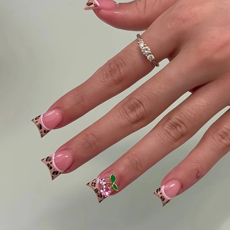 Dekorative Gel-Nagelveränderungen Karnz