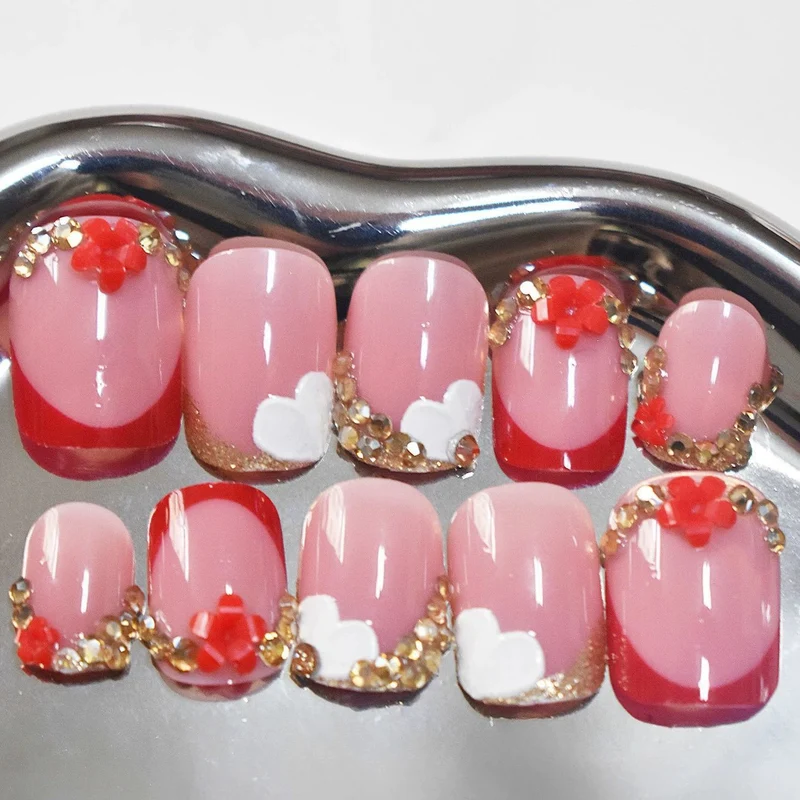 Dekorative florale Nagelverbesserungen Karnz