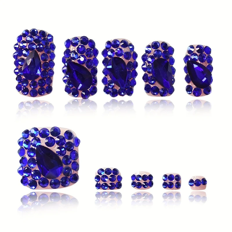 Dekoratives, mit Kristallen verziertes Nail Art Set Karnz