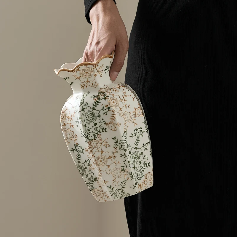 Elegante Keramikvase mit floralem Muster Karnz
