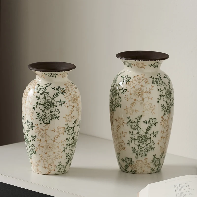 Dekorative Porzellanvase mit floralem Design Karnz