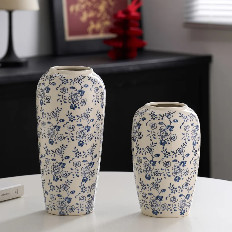 Dekorative Keramikvase mit floralen Muster Karnz