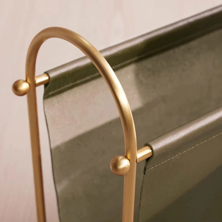 Stylischer Metall-Magazinhalter