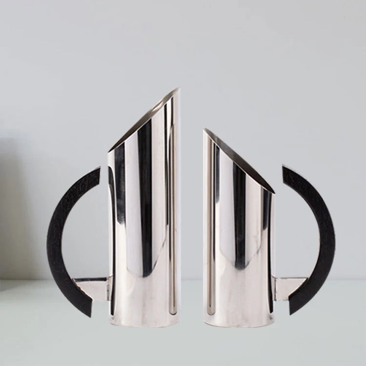 Stylischer geometrisch geformter Krug