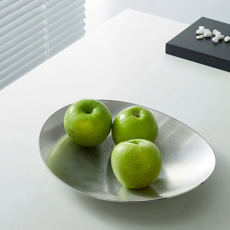 Elegante schalenförmige Tischdekoration