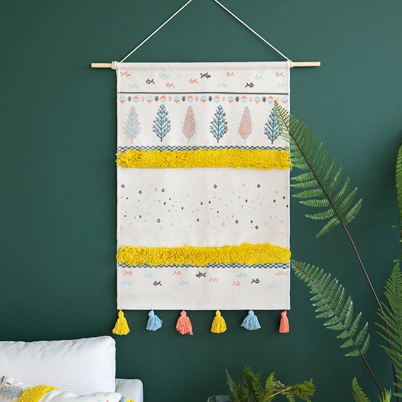Wandteppich im Skandi‑Boho‑Stil mit Tufting‑Streifen, Quasten und Holzstab Karnz