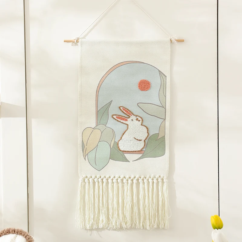 Wandbehang aus gewebter Baumwolle mit Punch-Needle Blumenrelief und Fransen Karnz
