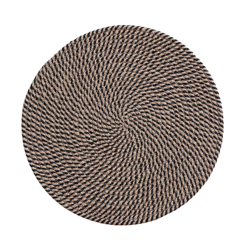 Rundteppich aus geflochtener Jute mit spiralförmiger Struktur und flacher Webung Karnz