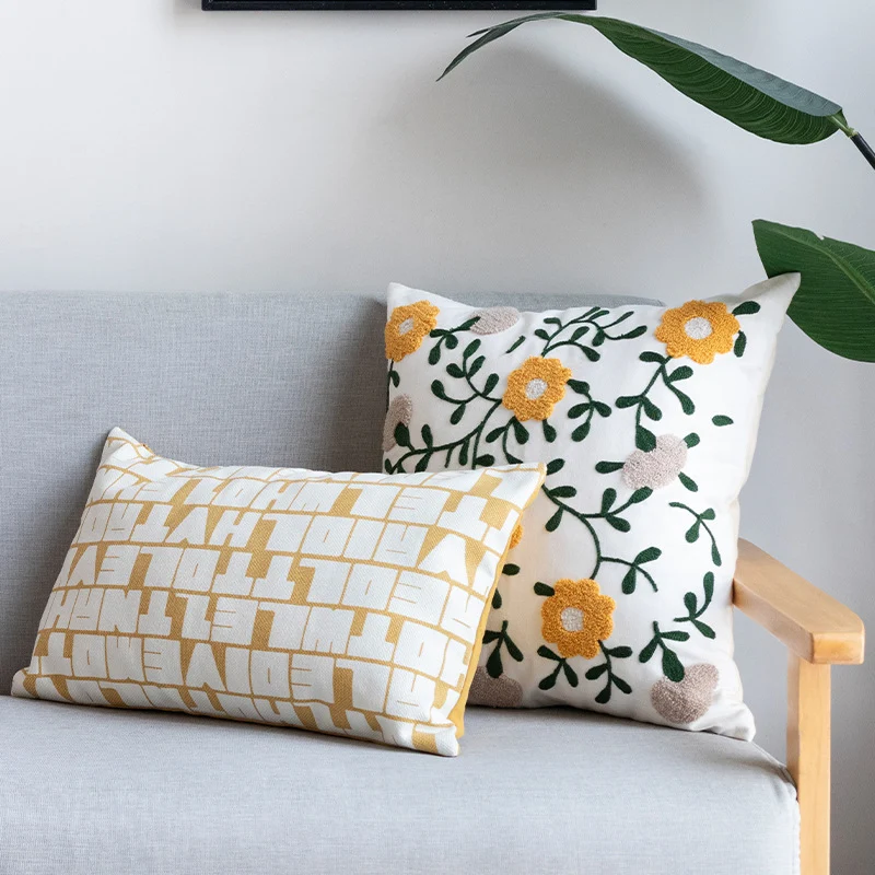 Rechteckiges dekoratives Lumbarkissen mit typografischem Jacquard-Muster Karnz