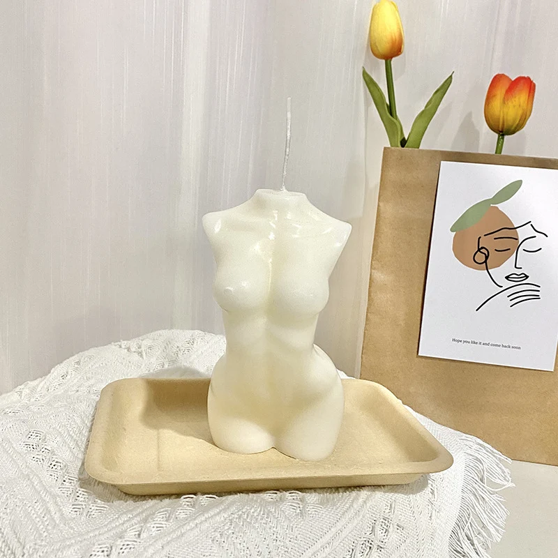 Skulpturaler weiblicher Torso Duftsojawachskerze