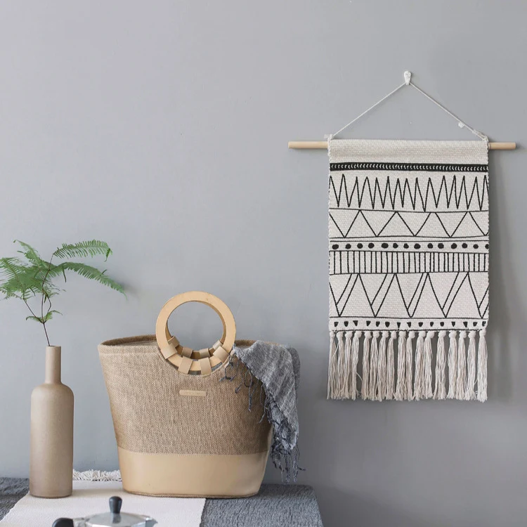 Gewebter Boho-Wandbehang mit Fransen und grafischem Ethno-Muster Karnz