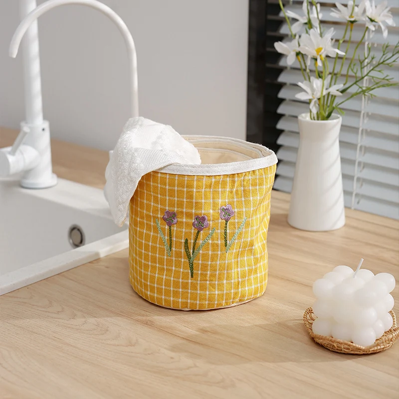 Gepolsterter Stoff-Aufbewahrungskorb mit Vichy-Karo und besticktem Lavendelmotiv Karnz