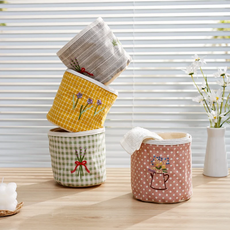 Gepolsterter Stoff-Aufbewahrungskorb mit Vichy-Karo und besticktem Lavendelmotiv Karnz