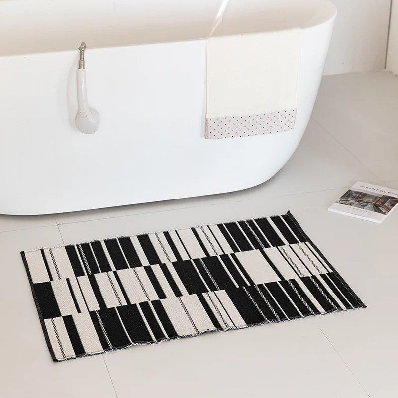 Flachgewebte Badematte mit abstraktem Geometriemuster Karnz