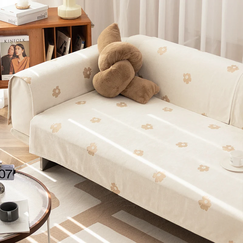 Dreisitzer-Sofa mit geometrischem Jacquard-Bezug und schlanken Metallfüßen Karnz