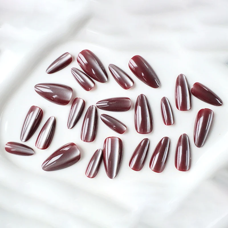 Glamouröse Gel-Nagelkunst Karnz
