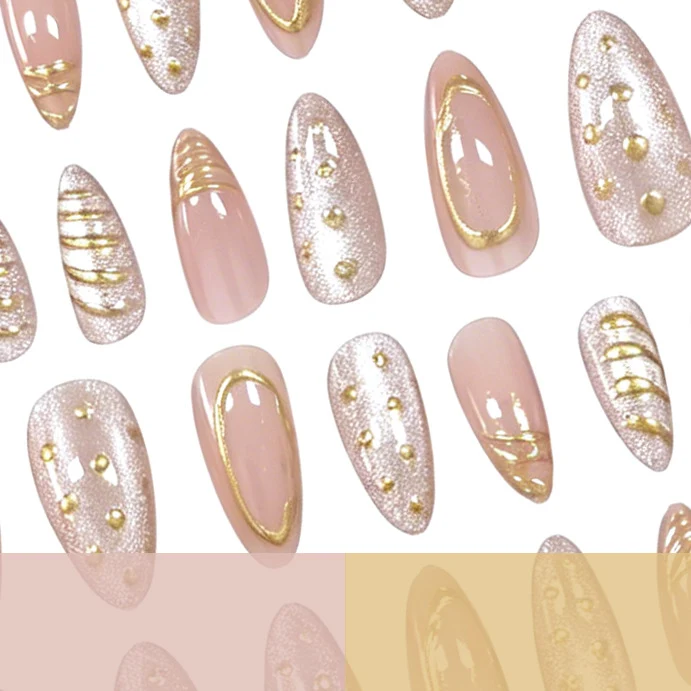 Glamouröse dekorative Nagelverbesserungen Karnz