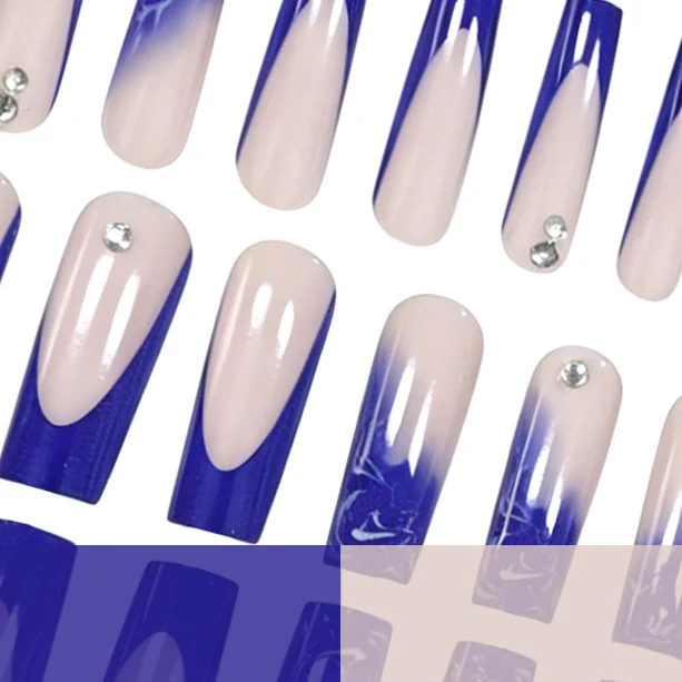 Glamouröse Acryl-Nagelkunst Karnz